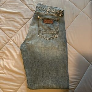 Wrangler retro slim straight 33x34. Great condition. Worn a few times